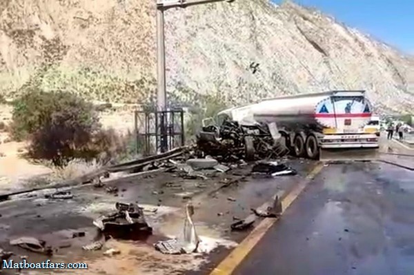 تصادف سه تانکر حمل سوخت در جاده جهرم - لار منجر به آتش‌سوزی شد