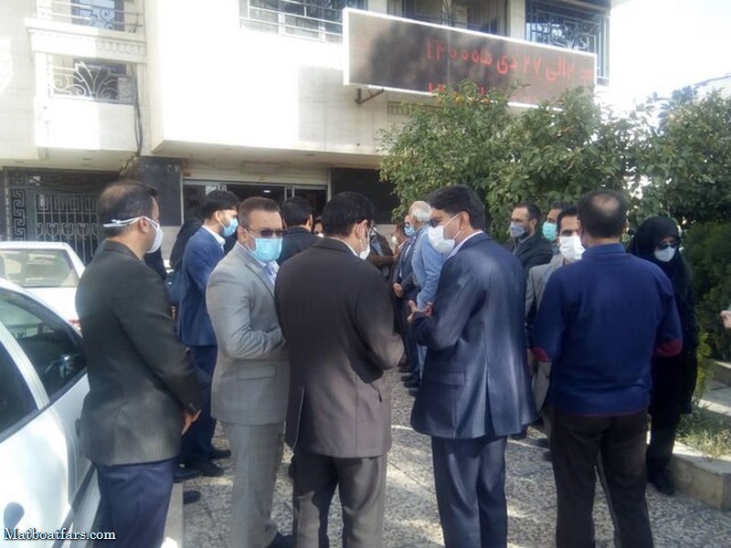 تجمع تعدادی از اعضای هیئت علمی دانشگاه پیام نور فارس در شیراز