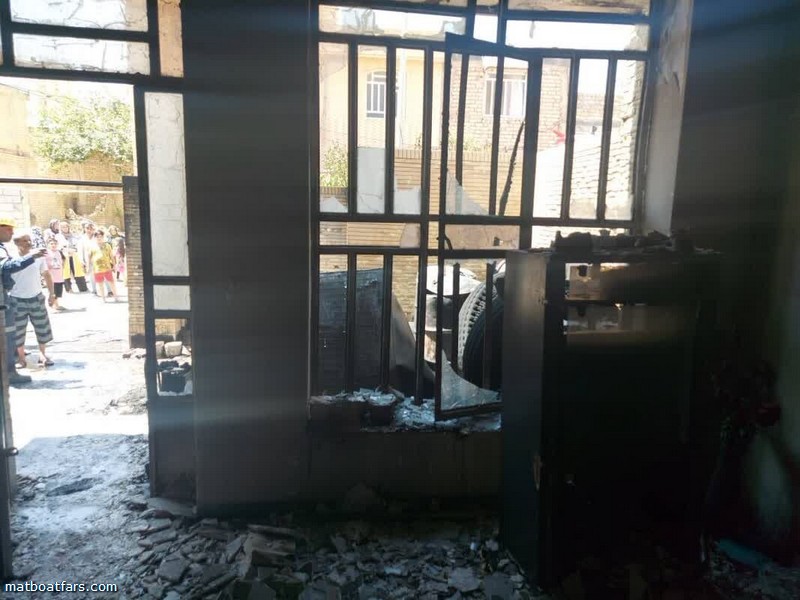 منزل مسکونی در شیراز بر اثر دپوی گازوئیل به آتش کشیده شد