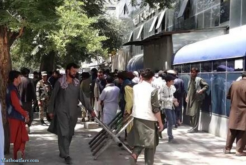 هجوم مردم به بانک‌ها در کابل